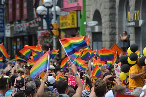 steag gay|Drapelul gay: semnificație, istorie și imagini